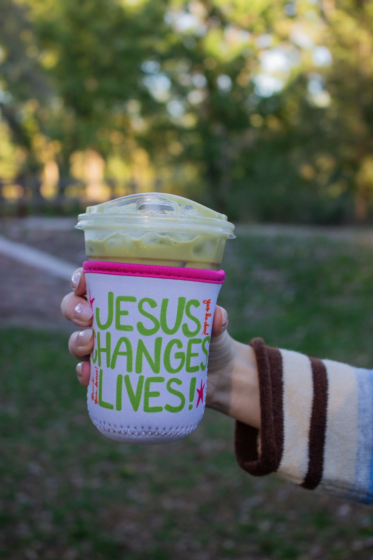 JESUS CHANGES LIVES COFFEE SLEEVE ✝️☕️✨